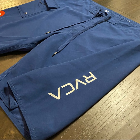 SOLD!! Men’s RVCA Board Shorts - Picture 4 of 4
